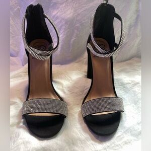 Black and silver daisy fuentes heels
